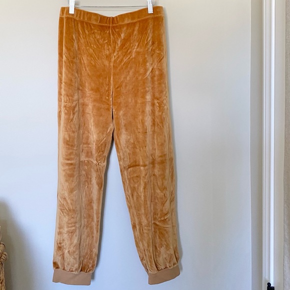 Suzi Kondi / Slim Track Pant in Camel - Picture 3 of 6